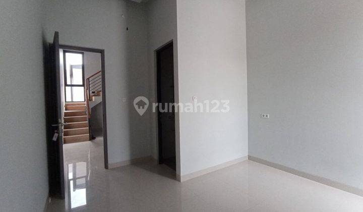 Hot Sale ... Dijual Cepat Rumah 2 Lt Bagus SHM di Kota Wisata Cibubur 2