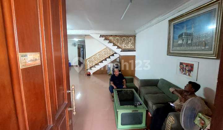 Dijual Cepat Rumah 2 Lantai Kota Bambu Utara - SHM, Lokasi Strategis & Peminat Tinggi