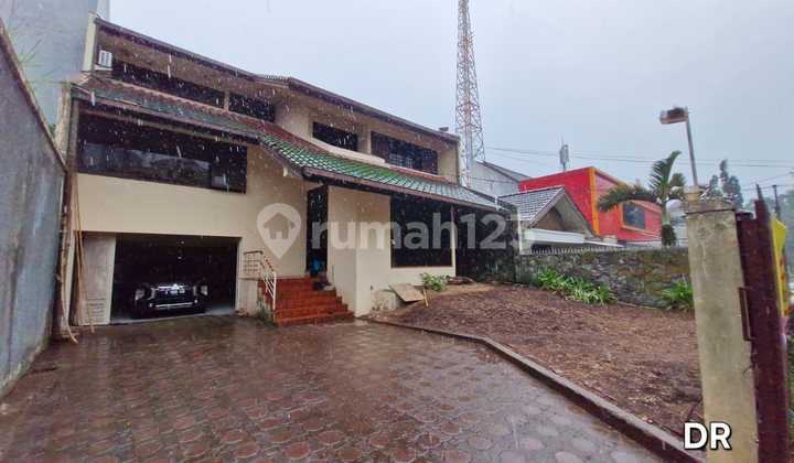 Rumah dengan Lingkungan yang Tenang Dicipaku Indah