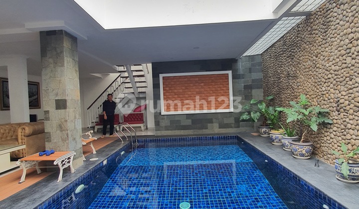 Rumah 1,5 Lantai Kebayoran Baru Jakarta Selatan Rumah 1,5 Lantai Kebayoran Baru Jakarta Selatan