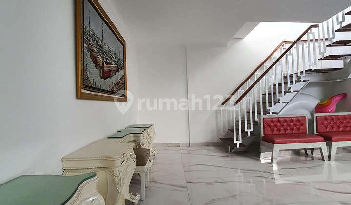 Rumah 1,5 Lantai Kebayoran Baru Jakarta Selatan 2