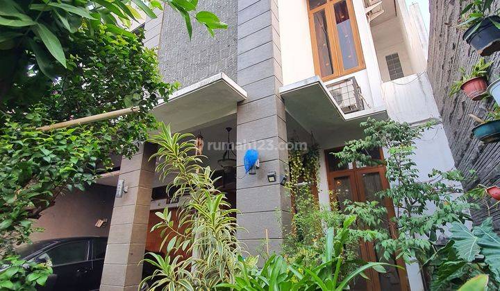 Rumah Cantik Dalam Komplek Area Elit Senayan Jakarta 1