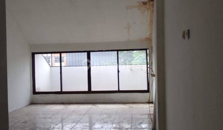 Disewakan Ruko di Tanjung Duren, Jalan Raya, Lt. 70m2, Lb.4x15 + 80m2, 3 Lantai, Jakarta Barat 1