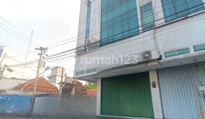 3-Story Shop House for Rent in Downtown Mataram, Central Semarang 1