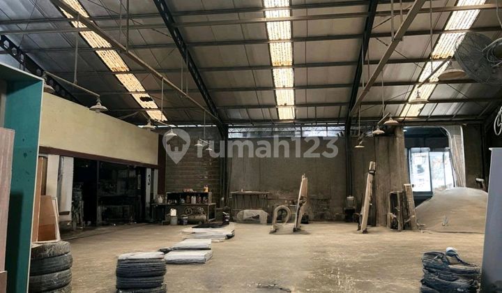 Gudang dan Kantor Jual di Untung Suropati , Manyaran, Semarang 1