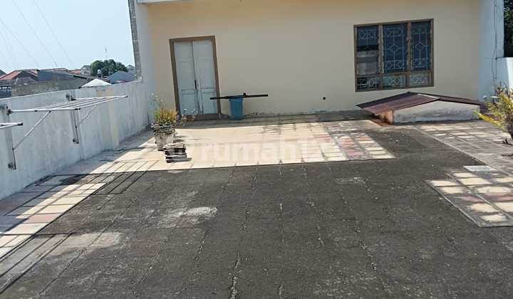 Shop House for Sale with 8m Wide SHM at Mt Haryono, Semarang 2