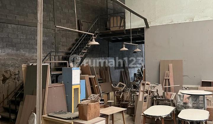 Gudang dan Kantor Jual di Untung Suropati , Manyaran, Semarang 2