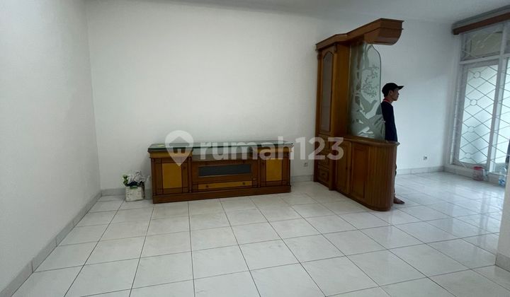 Disewakan rumah puri botanical 1 1/2 lantai siap tinggal full furnish  2