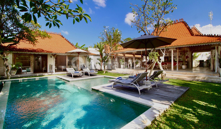 Rent/Sewa Big Villa Murah At Berawa Canggu Badung Bali