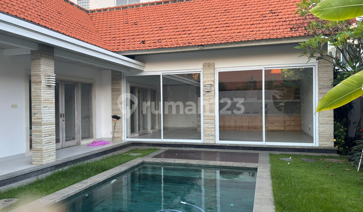 Rent/ Sewa Big Villa At Pantai Berawa Canggu Bali