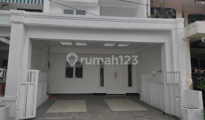 Nice 2-storey house ready to be occupied, strategic location in Pondok Kelapa, East Jakarta