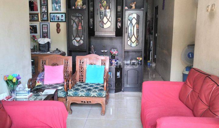 ruang tamu rumah 2 lantai siap huni