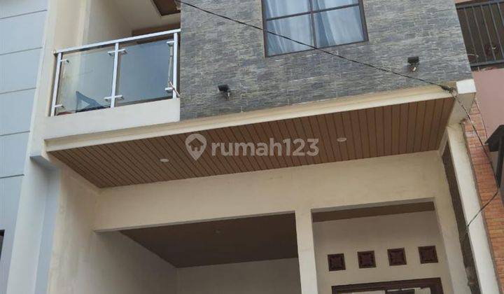 Rumah 2 Lantai Bagus 850 Jt SHM di Jakasampurna Bekasi 1