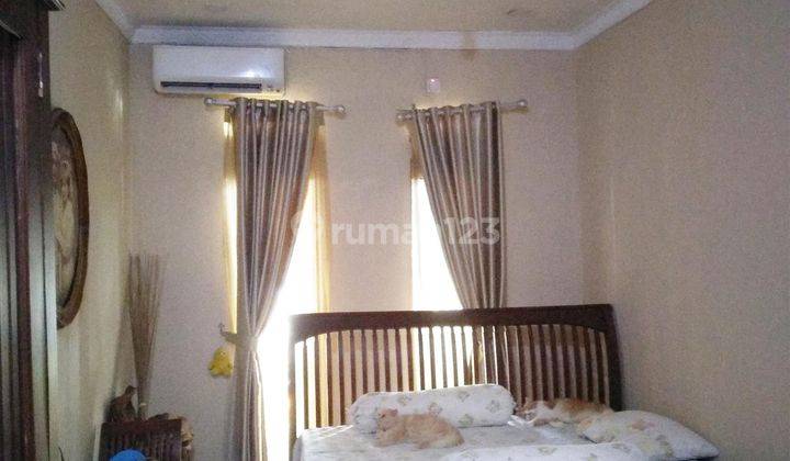 Rumah 2 Lantai Bagus Semi Furnished SHM di Grand Cibubur Country 2