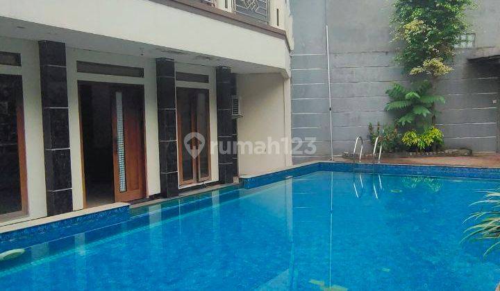 Rumah Mewah Luas 2.5 Lantai Ada Kolam Renang di Cibubur  1