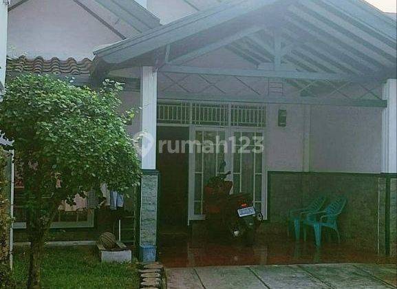 Rumah 2 Lantai Semi Furnished SHM di Jatiwaringin Bekasi, Bekasi 1