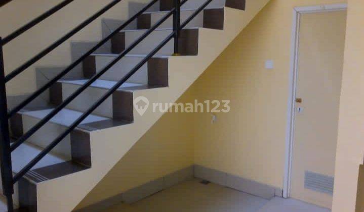 Rumah 2 Lantai Bagus Semi Furnished SHM di Villa Ciomas Bogor 2