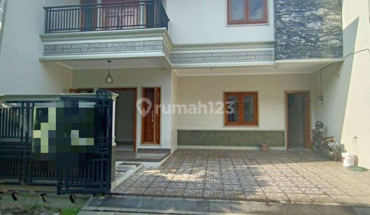 Rumah 3 Lantai Baru SHM 3.9 M di Perumahan Besar Di Jakarta Timur 1