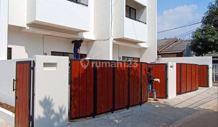 Rumah 2 Lantai Bagus Kokoh SHM 1.15 M di Komsen Jatiasih Bekasi 1