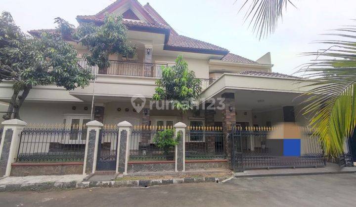 Rumah 2 Lantai Bagus Kokoh Semi Furnished SHM di Jakarta Timur 1