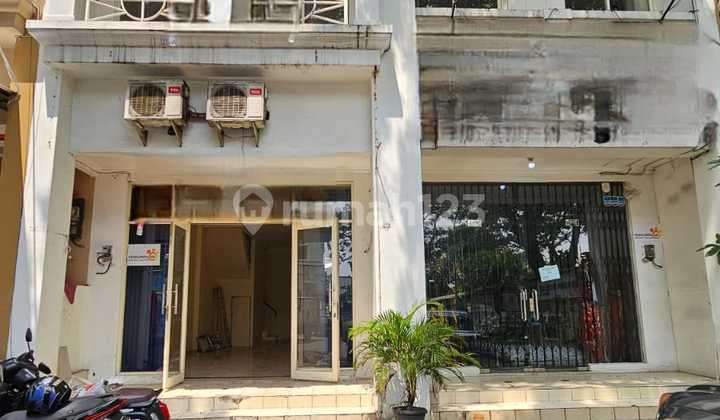 Ruko 3 lantai siap pakai strategis di Grand Galaxy Bekasi Ruko 3 lantai siap pakai strategis di Grand Galaxy Bekasi