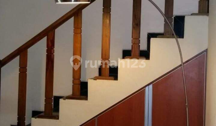 Rumah bagus 2 lantai siap huni semi furnished di jatiasih Bekasi 2