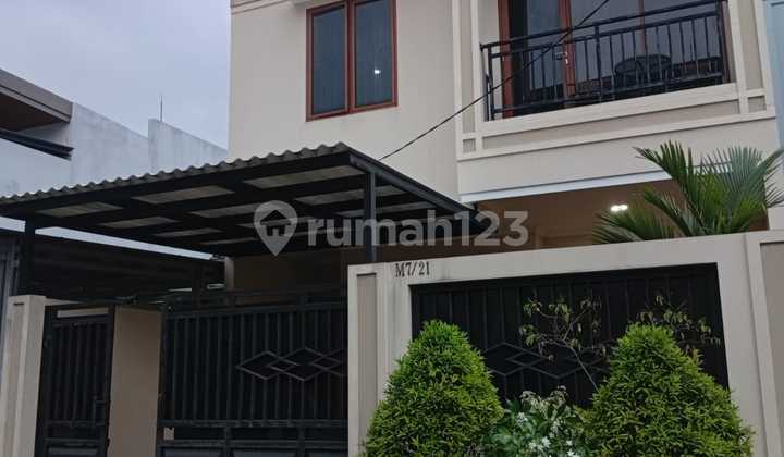 Rumah Bagus 2 lt siap huni strategis di Taman Gigi Galaxy Bekasi