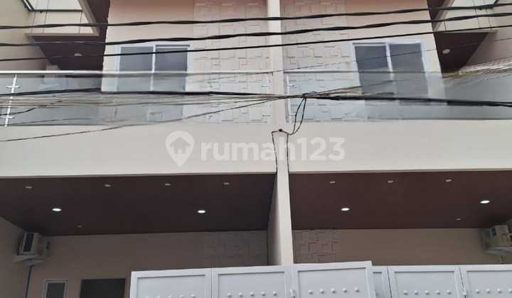 Rumah 2 lantai bagus siap huni di pondok gede housing 1 Bekasi
