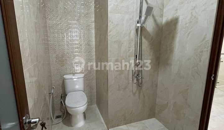 Rumah 2 lt minimalis siap huni baru renovasi di Bintara Bekasi Barat 2