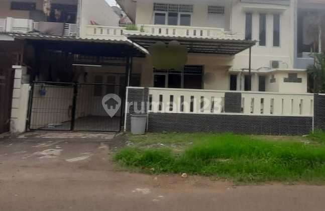 Rumah 2 lantai luas siap huni di taman modern Cakung Jakarta Timur Rumah 2 lantai luas siap huni di taman modern Cakung Jakarta Timur