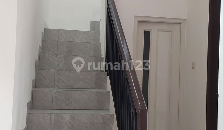 Rumah bagus 2 lantai siap huni di perumahan di jatiluhur jati asih