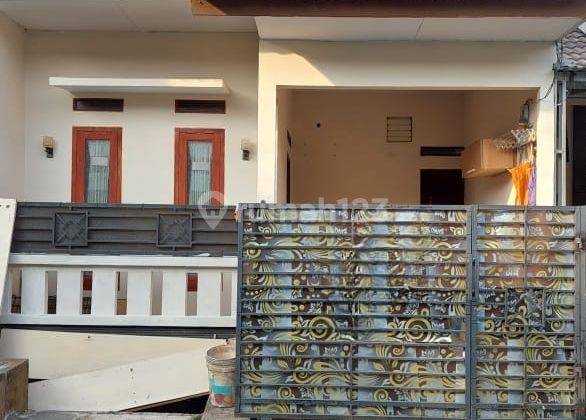 tampak depan rumah baru renovasi siap huni