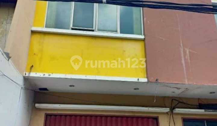 3-story ready-to-use shop house in Kelapa Gading, North Jakarta 3-story ready-to-use shop house in Kelapa Gading, North Jakarta