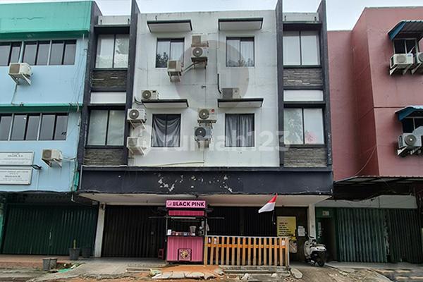 Dijual Ruko di Komplek Pertokoan Lucky Permai 3 Lantai