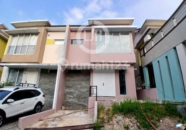 Disewakan Rumah di Beverly Green, Batam Centre 2.5 Lantai