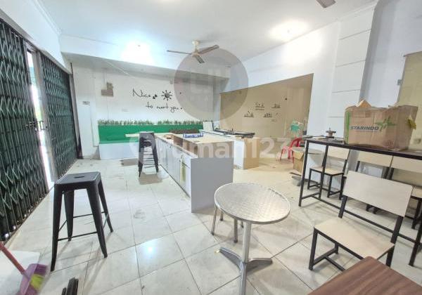 Dijual Ruko di Komplek Pertokoan Lucky Permai 3 Lantai