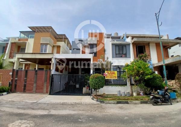 For Sale House in Lily Garden Residence, Lubuk Baja 2.5 Floors For Sale House in Lily Garden Residence, Lubuk Baja 2.5 Floors