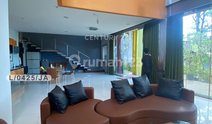 Rumah Bagus 2 Lantai Luas 723 di Kota Baru Parahyangan Padalarang