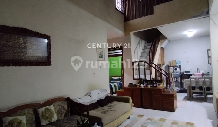Rumah 2 Lantai Semi Furnished di Jl Pondok Mutiara Kota Cimahi
