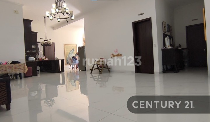 Dijual Rumah Mewah Luas di Kota Baru Parahyangan 2