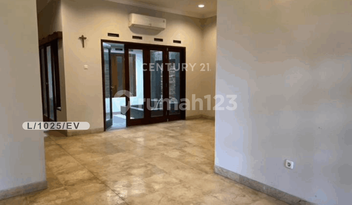 Rumah 2 Lantai Mewah Siap Huni di Singgasana Bandung Rumah 2 Lantai Mewah Siap Huni di Singgasana Bandung