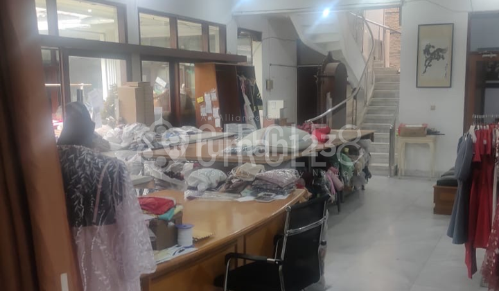 Rumah Luas Nyaman di Gatot Subroto, Bandung