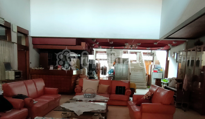 Rumah luas di sayap Gatot Subroto, Bandung