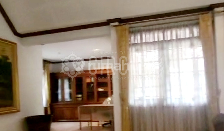Rumah Bagus Semi Furnished di Sayap Dago, Bandung 2