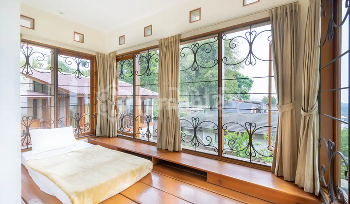 Comfortable and Lush Villa in Dago Pakar, Bandung Comfortable and Lush Villa in Dago Pakar, Bandung