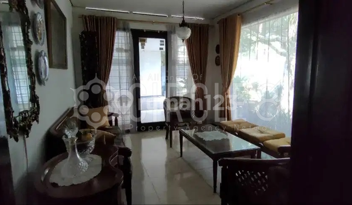 Spacious and Lush House in the Dago area, Bandung 2