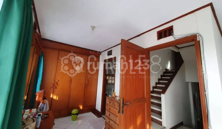 Rumah Bagus Furnished di Dago Pakar, Bandung 2