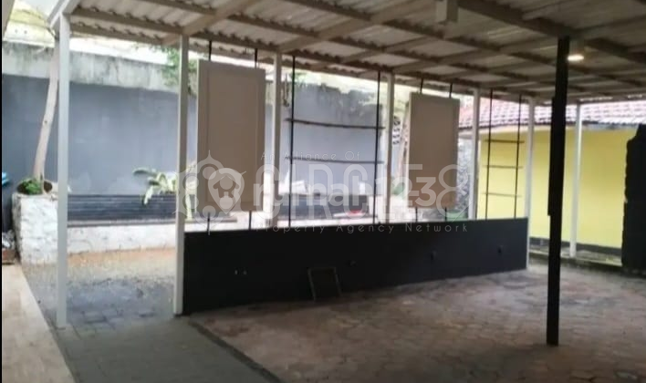 jalan utama untuk cafe