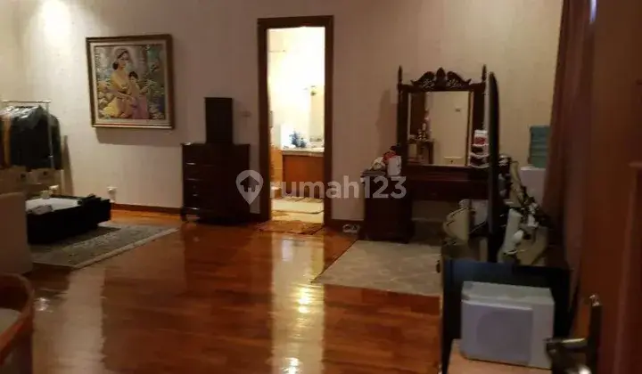 Rumah Kemang Selatan 12