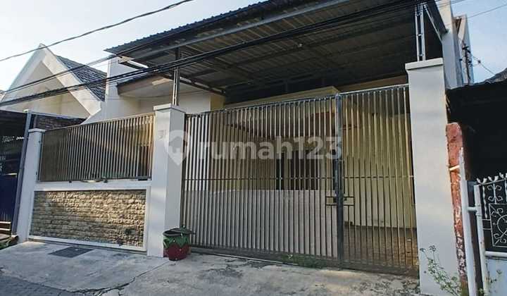 For Rent House on Pisces Street Near Unair Campus UWM Mtra Hospital in Merr Subdistrict